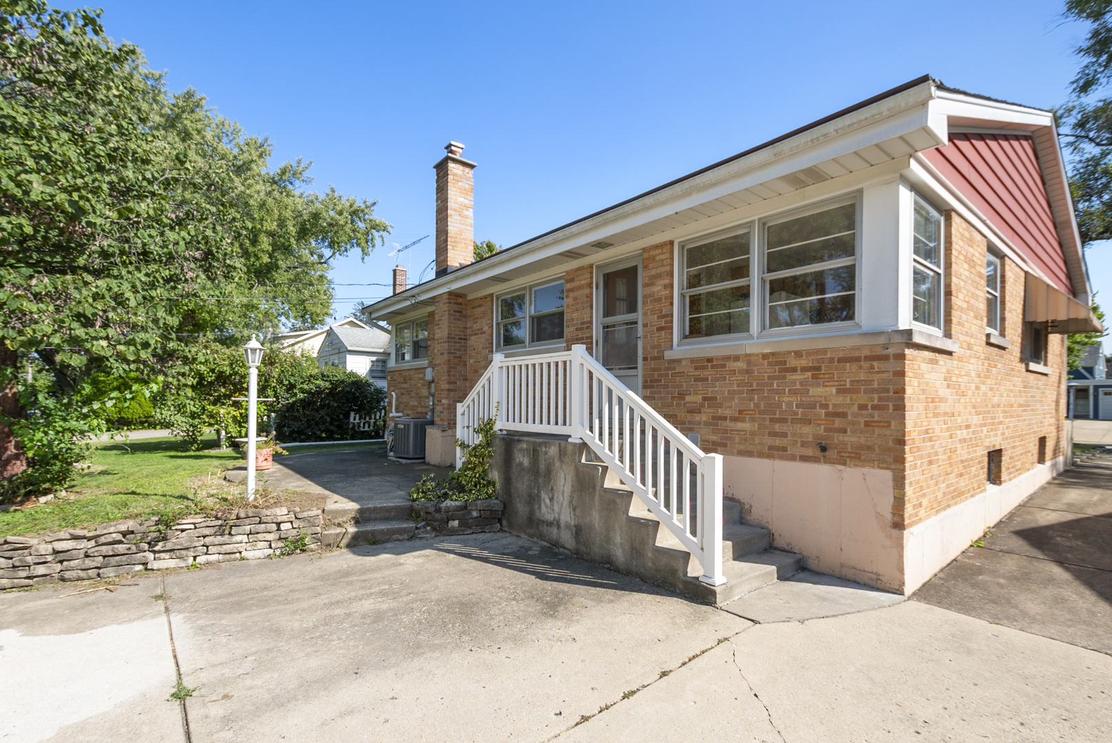 493 W Avery Street, Elmhurst, IL 60126