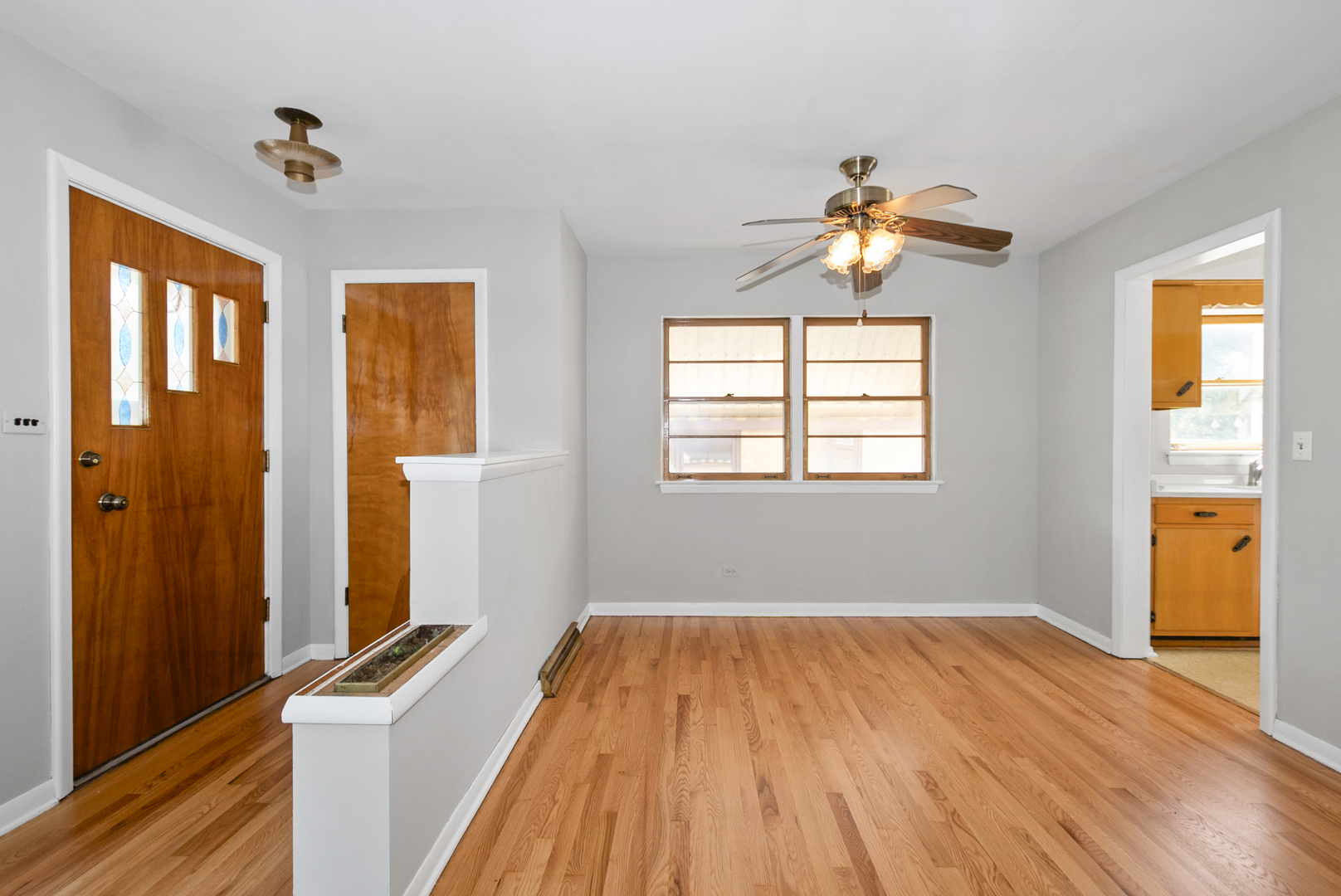 493 W Avery Street, Elmhurst, IL 60126