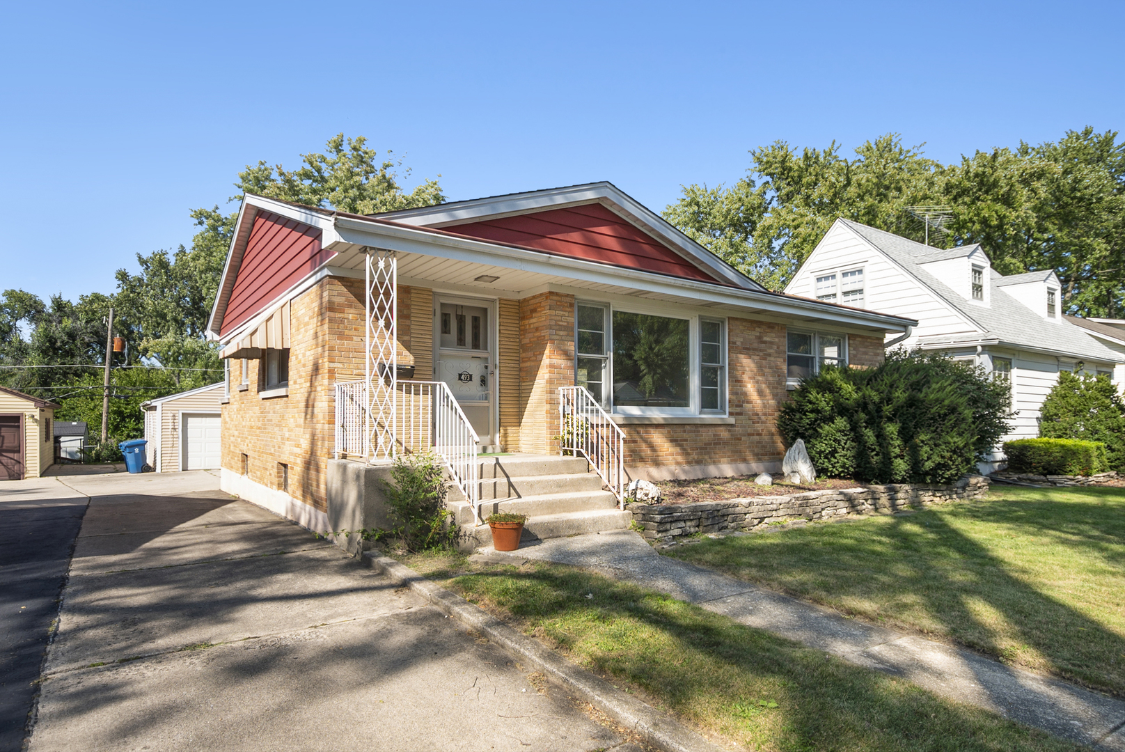 493 W Avery Street, Elmhurst, IL 60126