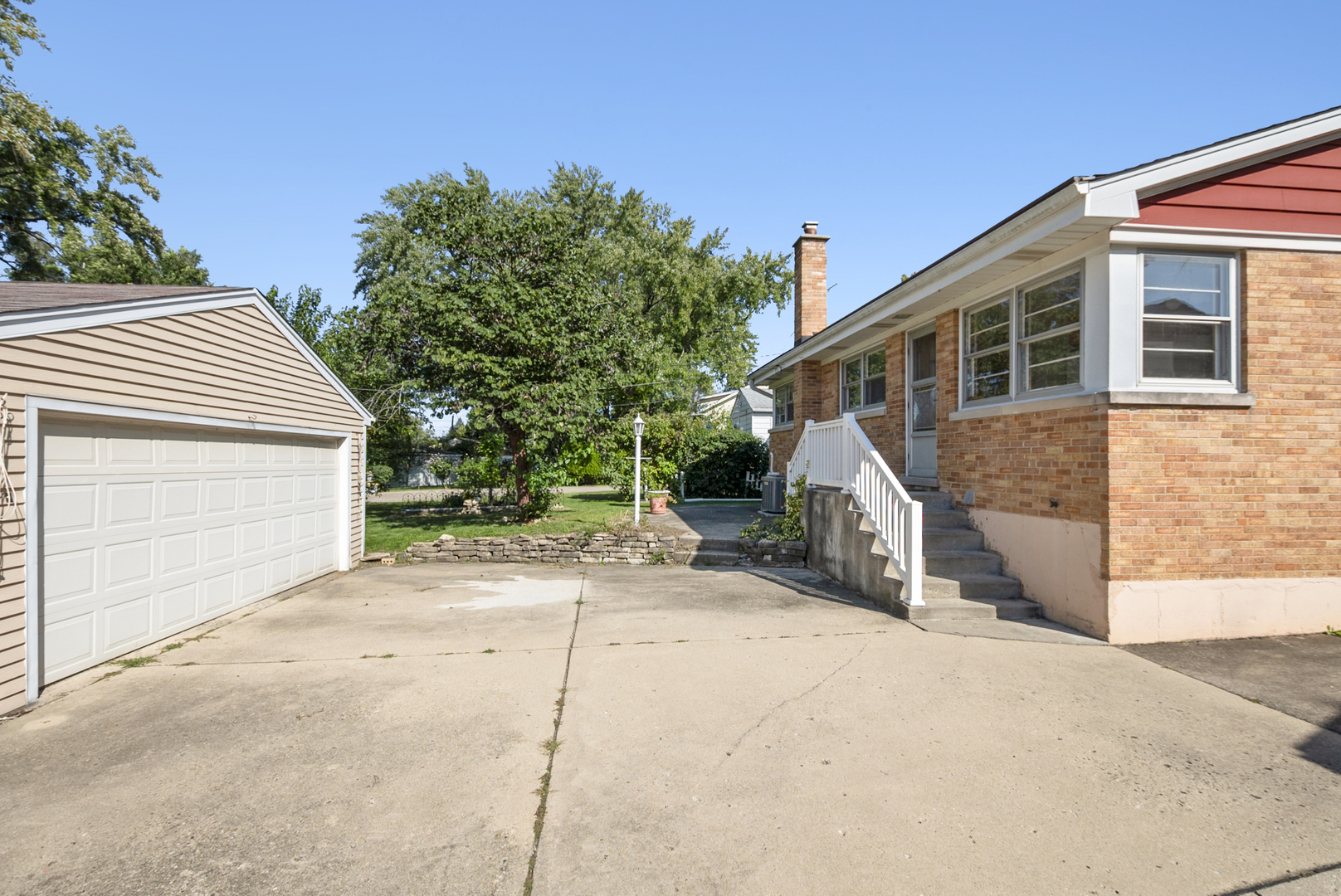 493 W Avery Street, Elmhurst, IL 60126