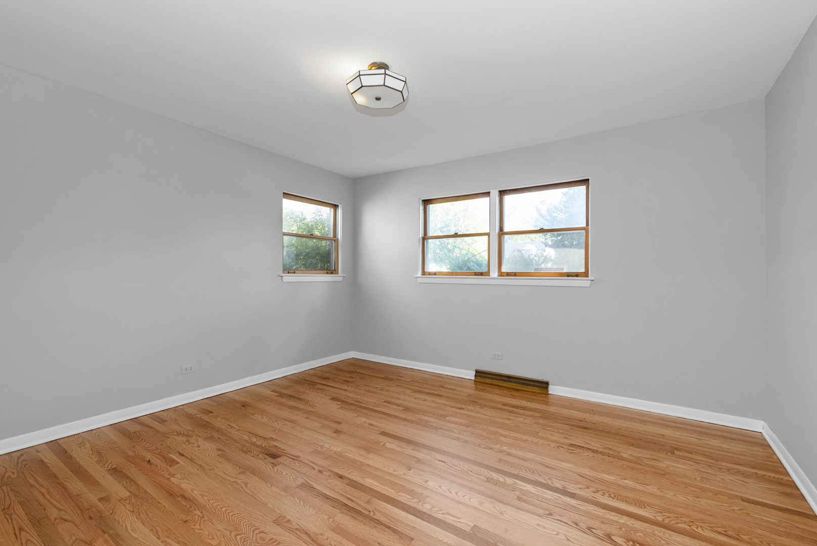 493 W Avery Street, Elmhurst, IL 60126