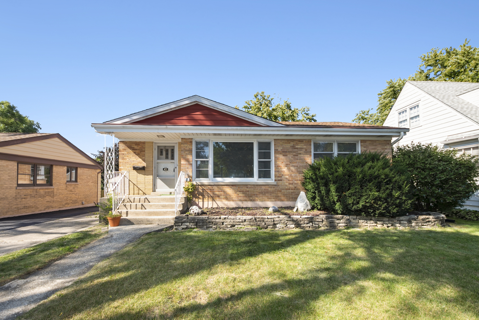 493 W Avery Street, Elmhurst, IL 60126