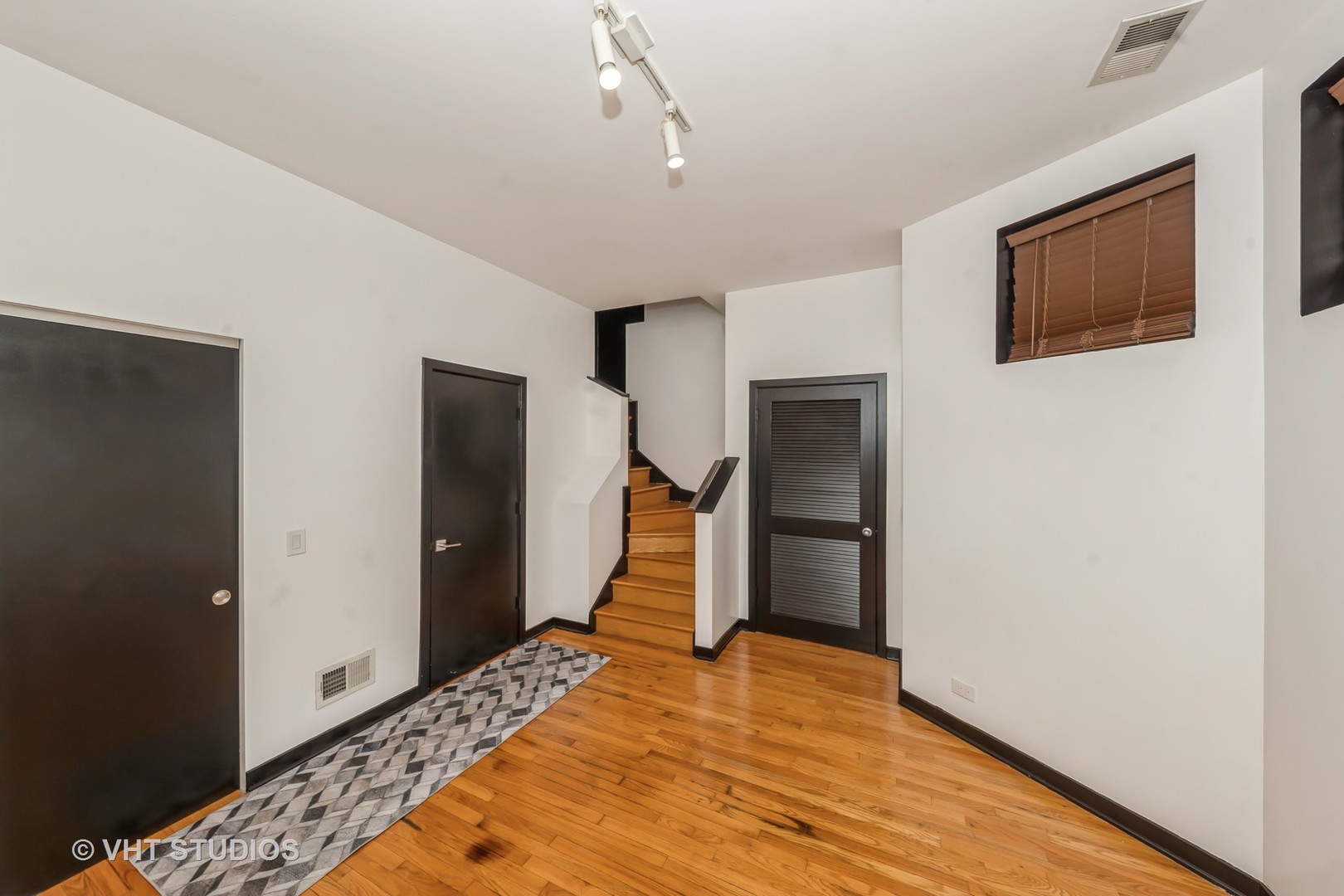 834 E 45th Street, Chicago, IL 60653
