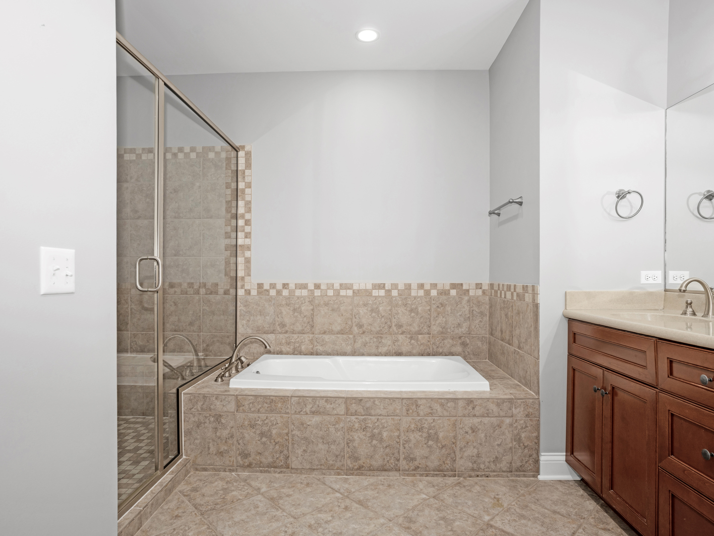 841 Rogers Street, Downers Grove, IL 60515