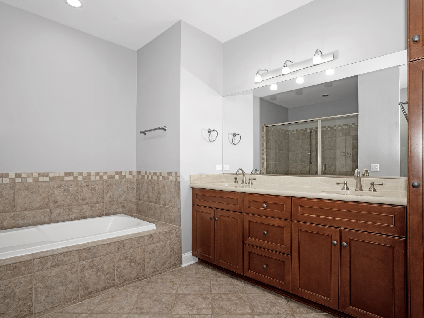 841 Rogers Street, Downers Grove, IL 60515