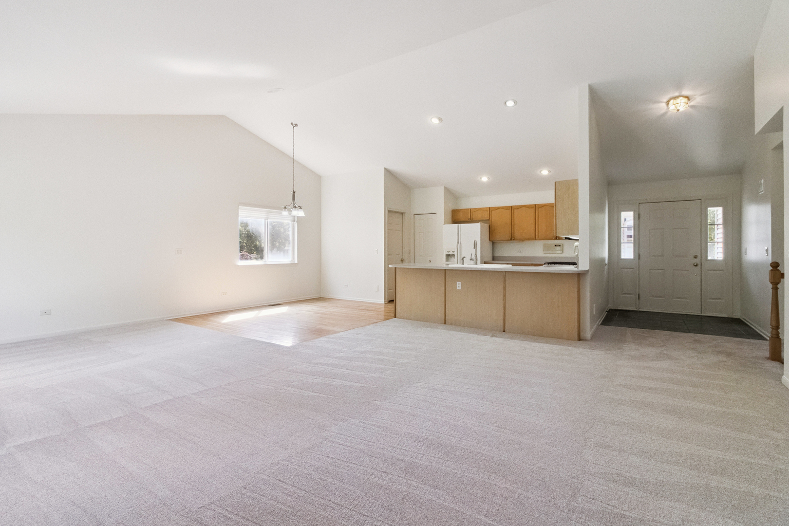 2 Melbourne Court, Lake In The Hills, IL 60156
