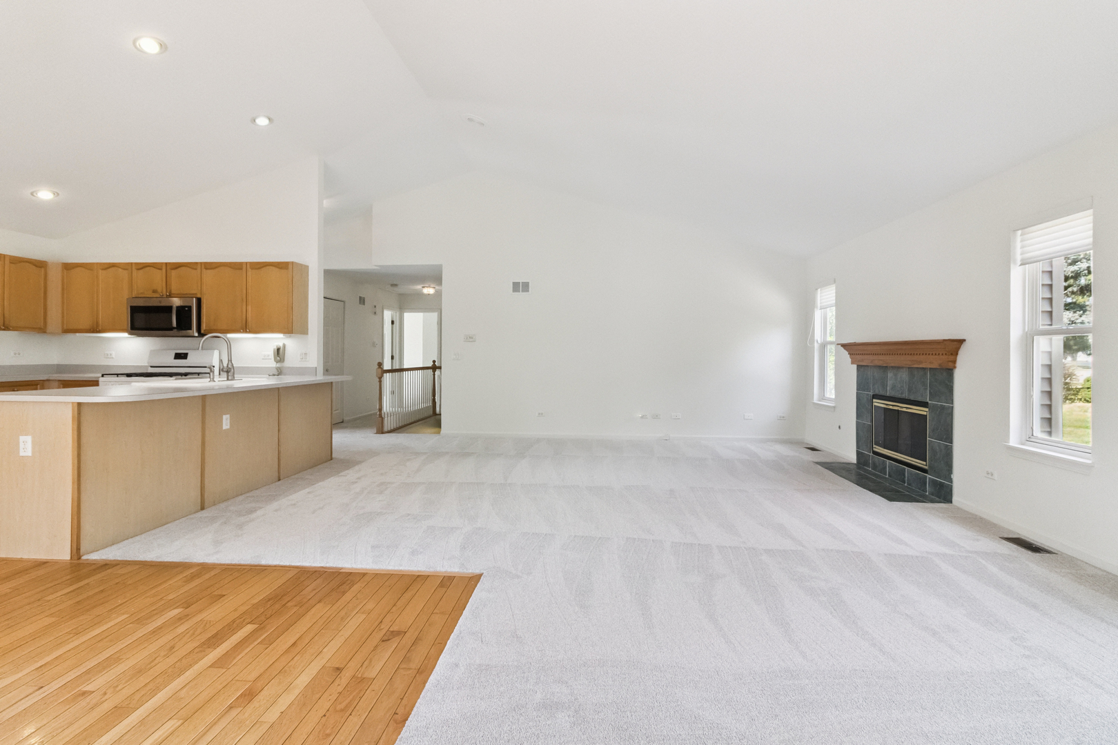 2 Melbourne Court, Lake In The Hills, IL 60156