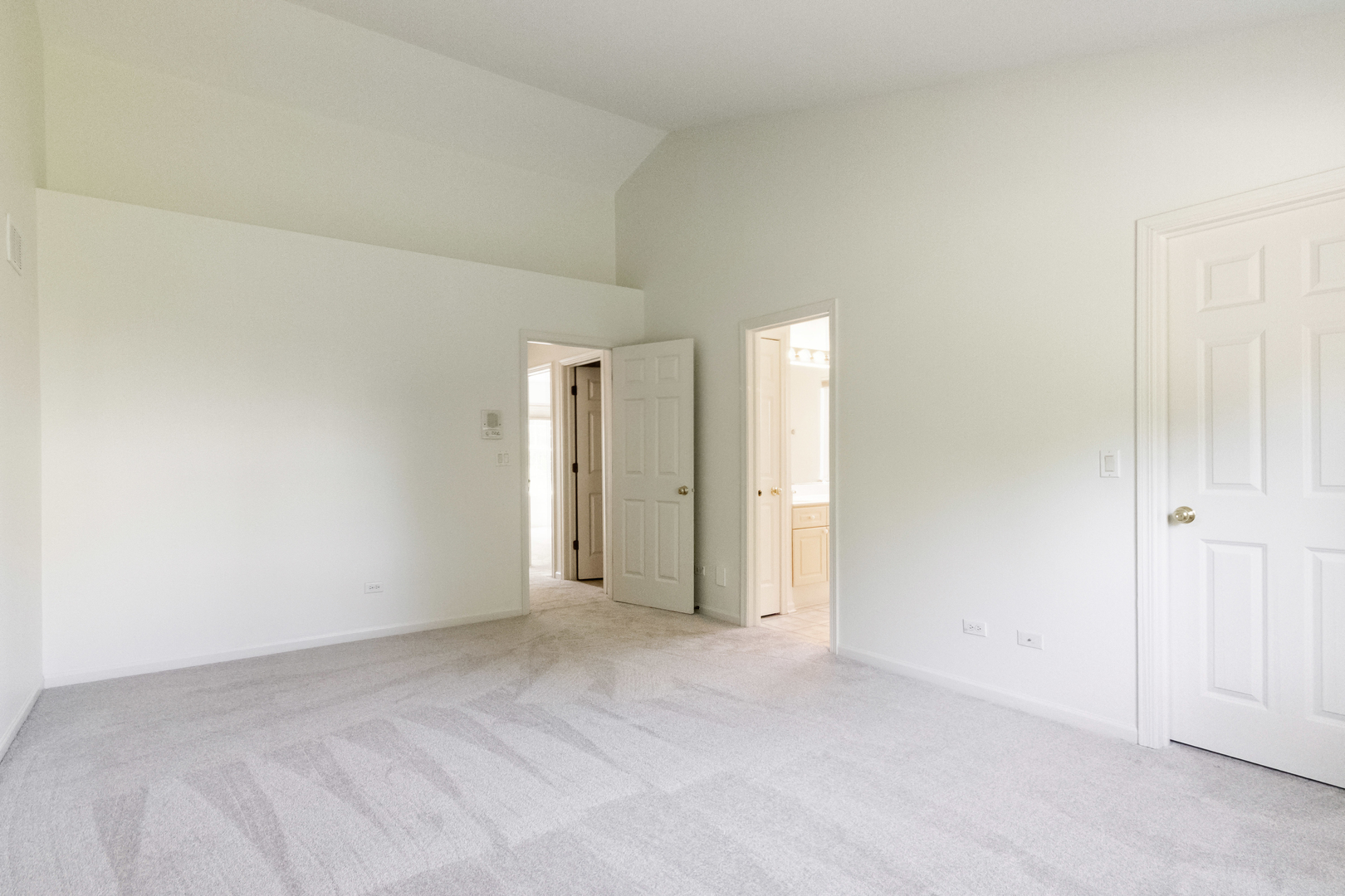 2 Melbourne Court, Lake In The Hills, IL 60156
