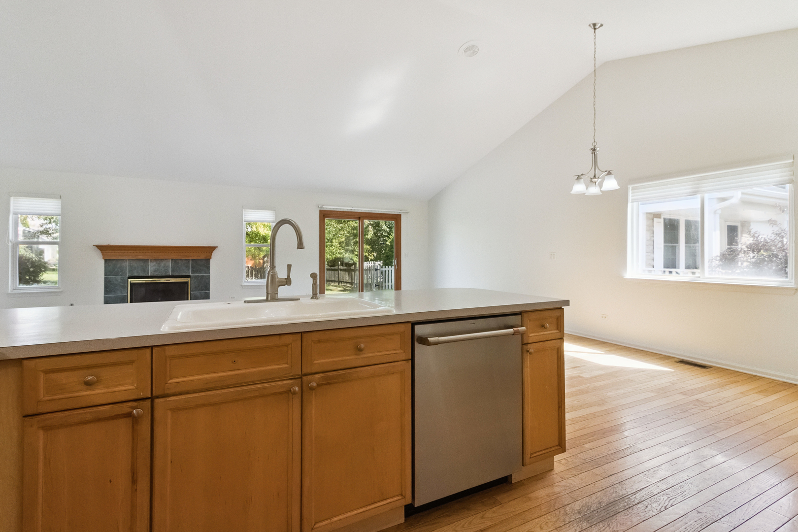2 Melbourne Court, Lake In The Hills, IL 60156