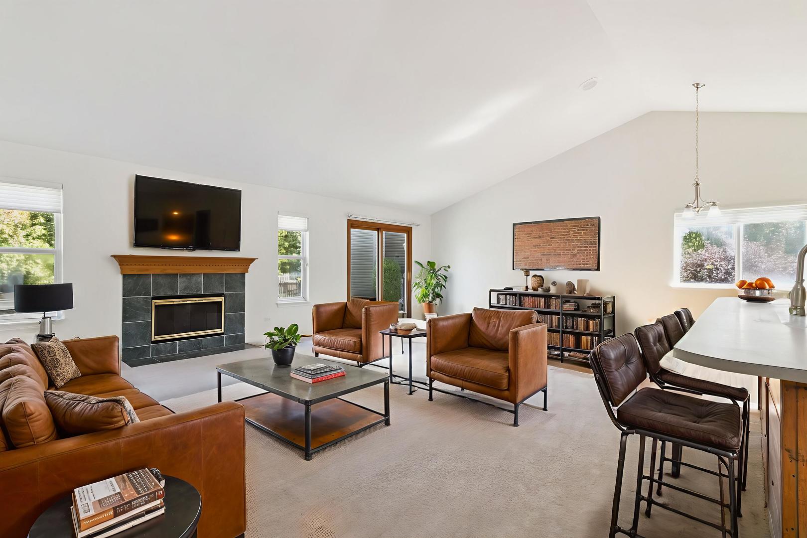 2 Melbourne Court, Lake In The Hills, IL 60156