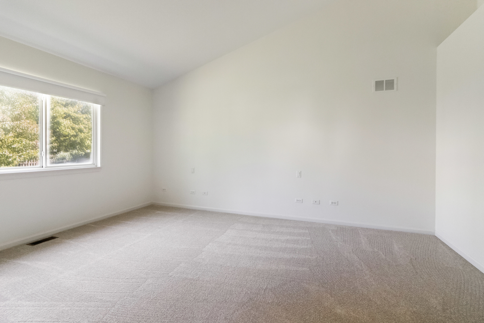 2 Melbourne Court, Lake In The Hills, IL 60156