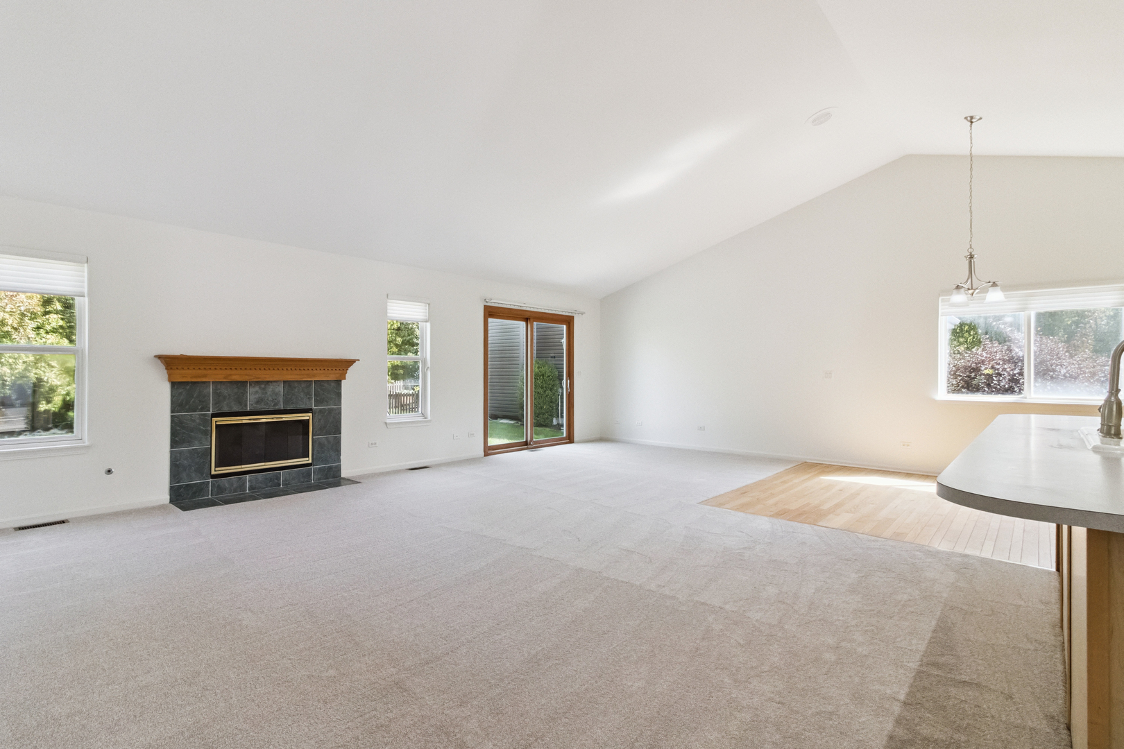 2 Melbourne Court, Lake In The Hills, IL 60156