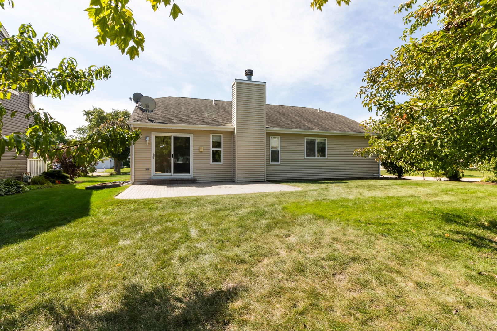 2 Melbourne Court, Lake In The Hills, IL 60156