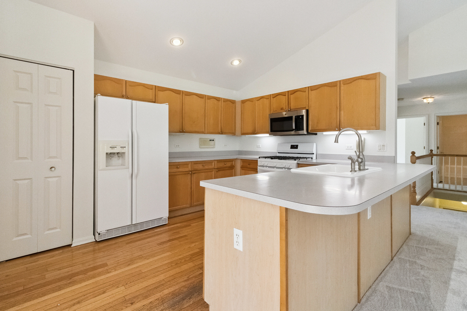 2 Melbourne Court, Lake In The Hills, IL 60156