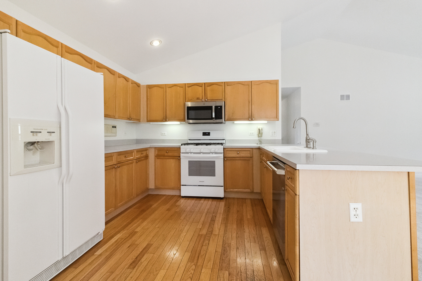 2 Melbourne Court, Lake In The Hills, IL 60156
