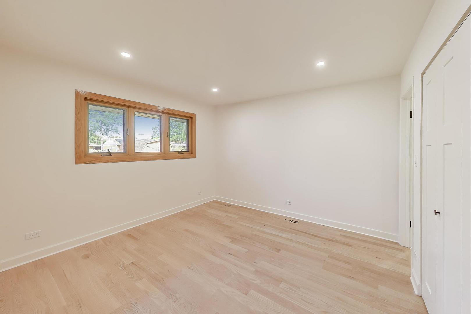 656 Jon Lane, Des Plaines, IL 60016