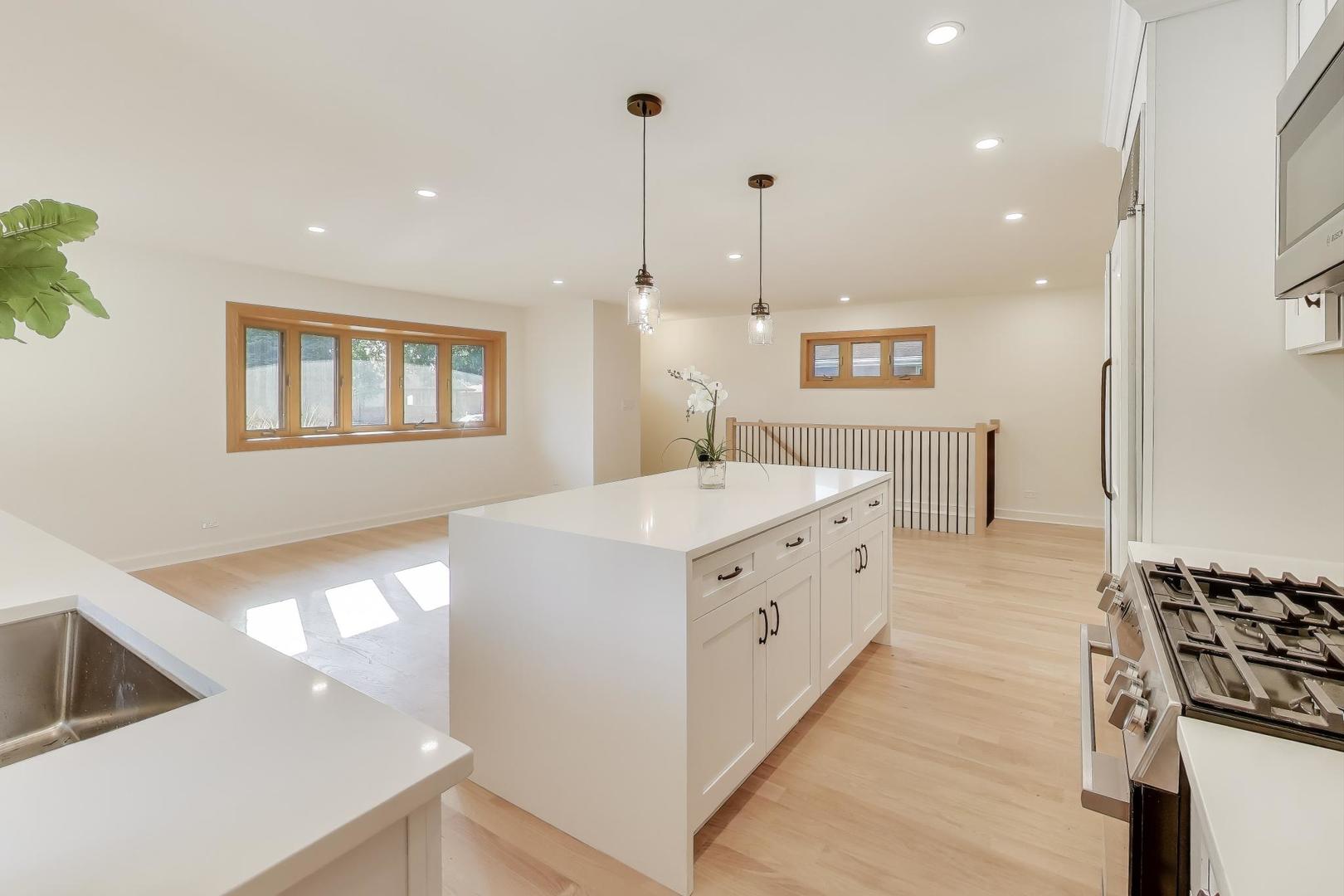 656 Jon Lane, Des Plaines, IL 60016