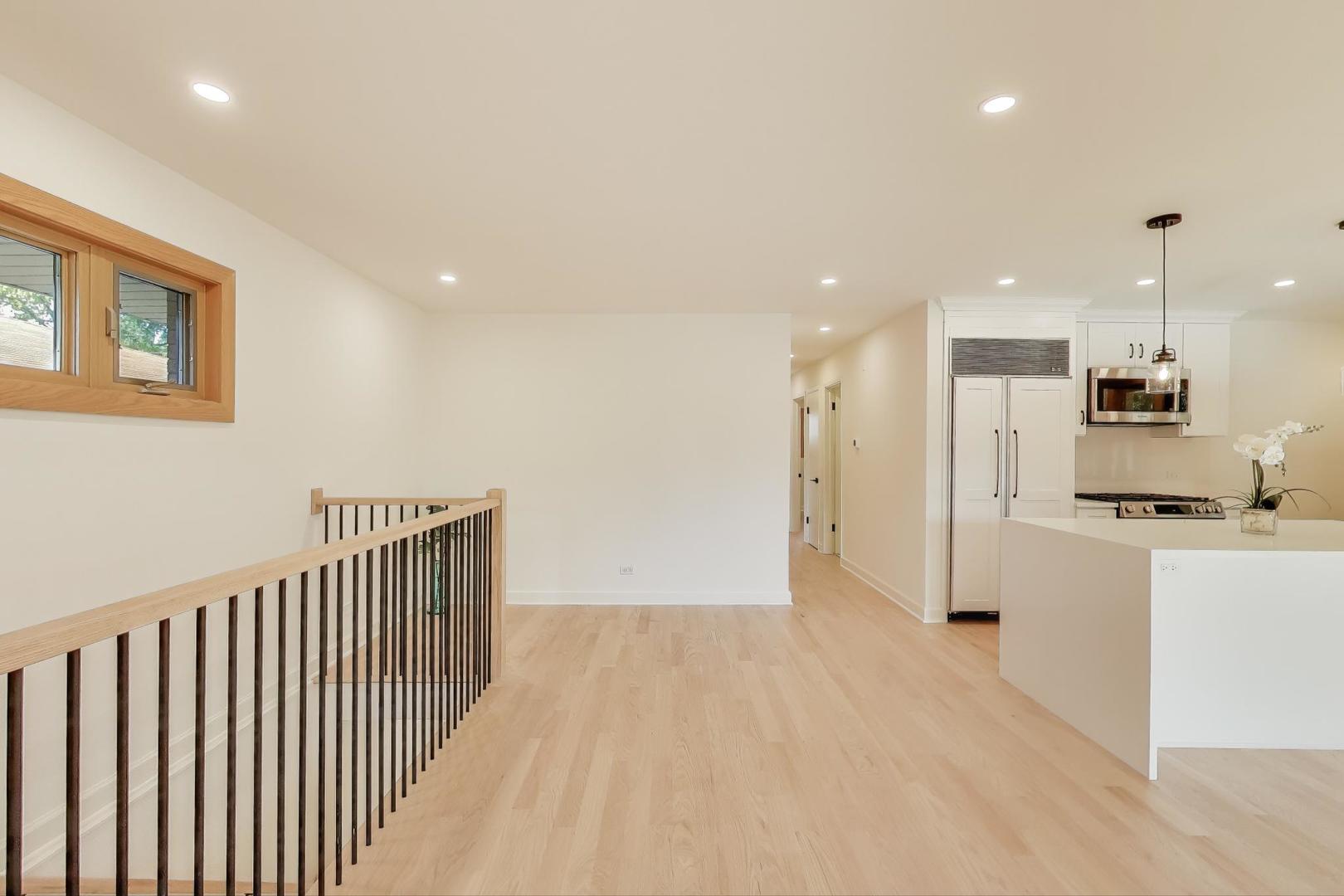 656 Jon Lane, Des Plaines, IL 60016