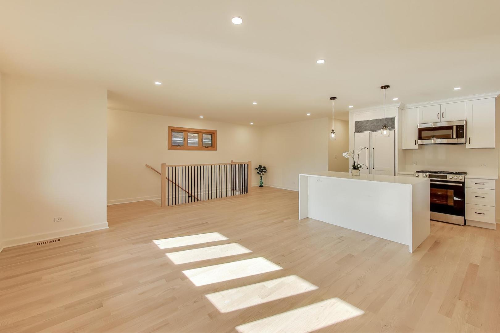 656 Jon Lane, Des Plaines, IL 60016