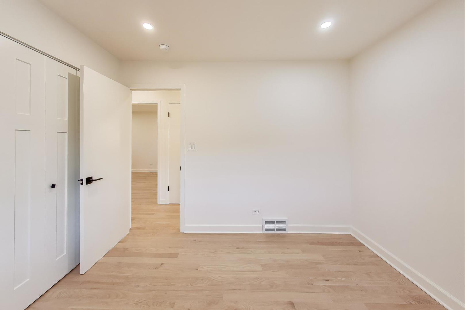 656 Jon Lane, Des Plaines, IL 60016