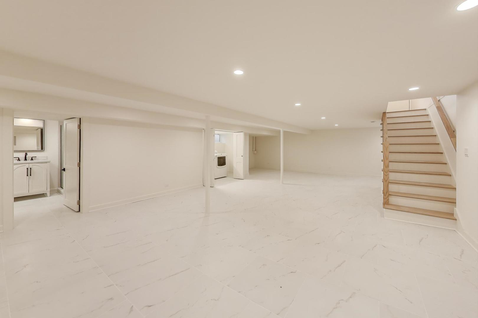 656 Jon Lane, Des Plaines, IL 60016