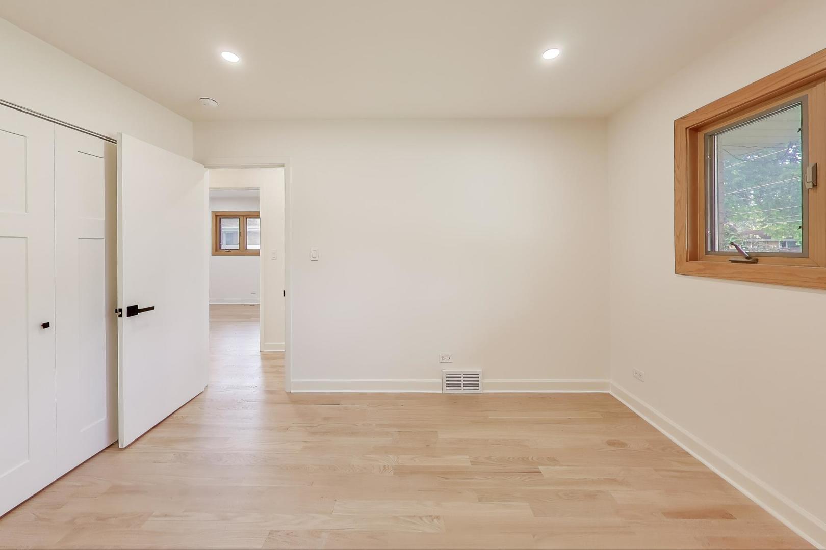 656 Jon Lane, Des Plaines, IL 60016