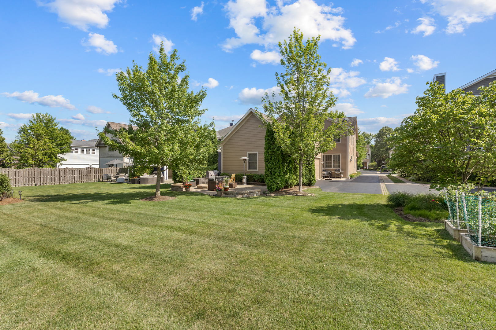 700 E Sunnyside Avenue, Libertyville, IL 60048