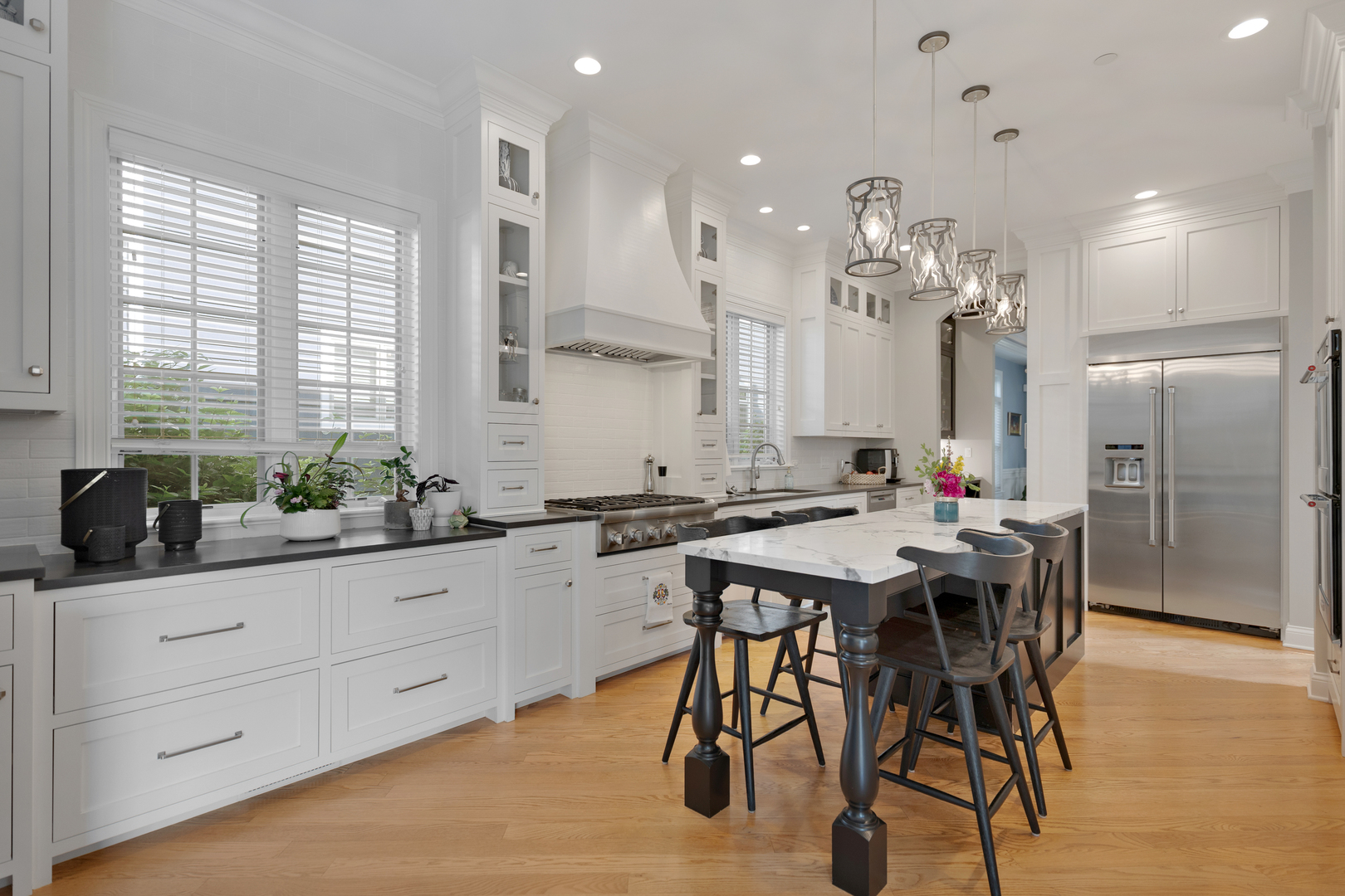 700 E Sunnyside Avenue, Libertyville, IL 60048