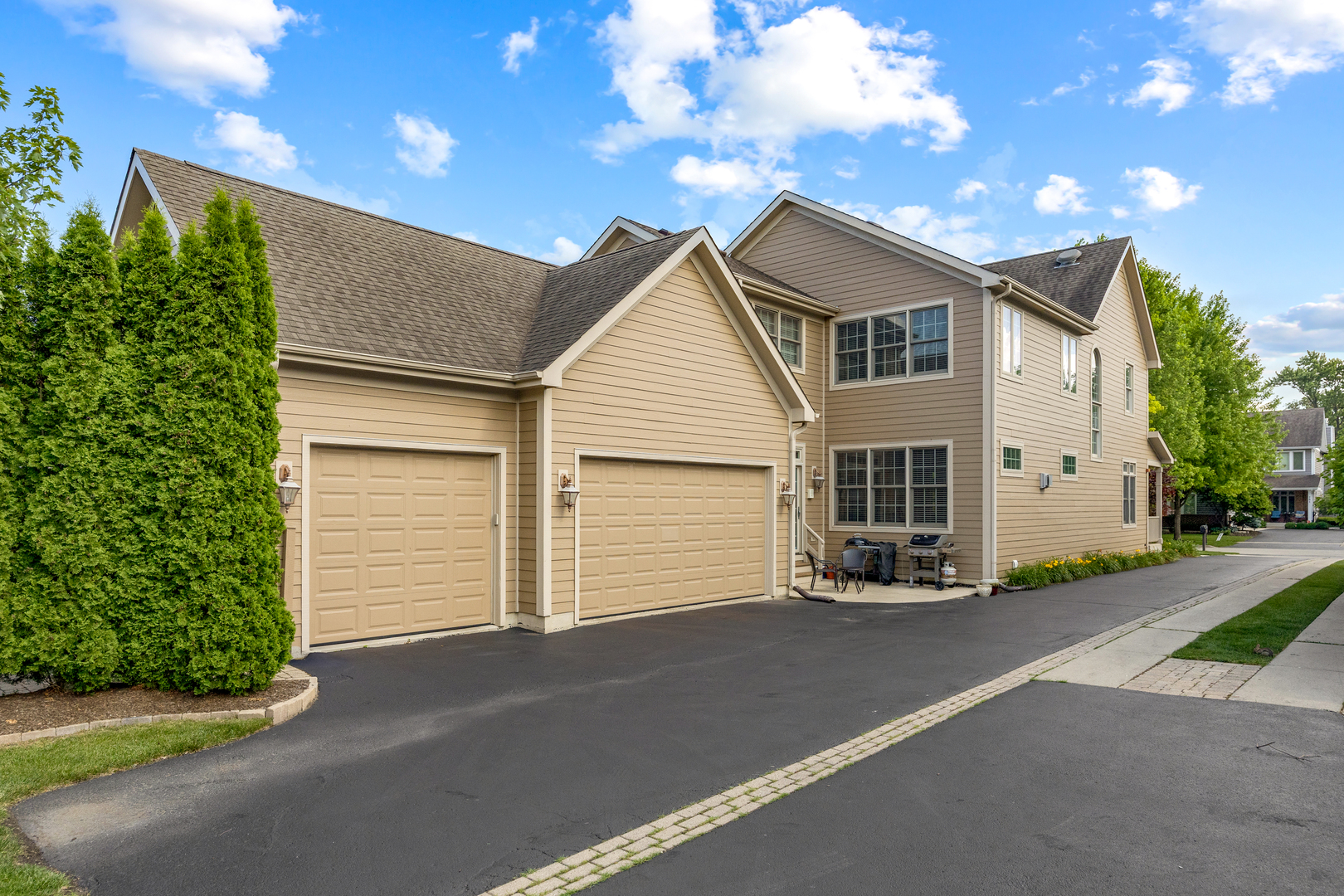 700 E Sunnyside Avenue, Libertyville, IL 60048