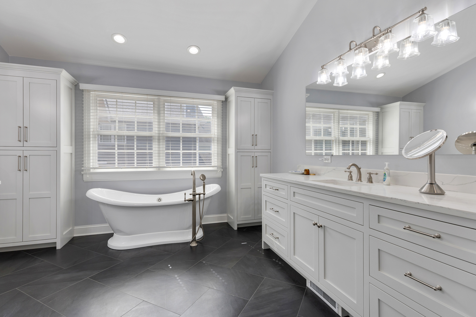 700 E Sunnyside Avenue, Libertyville, IL 60048