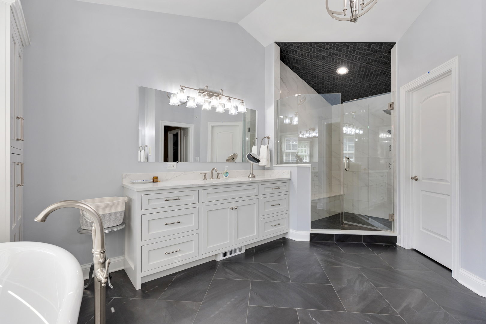700 E Sunnyside Avenue, Libertyville, IL 60048