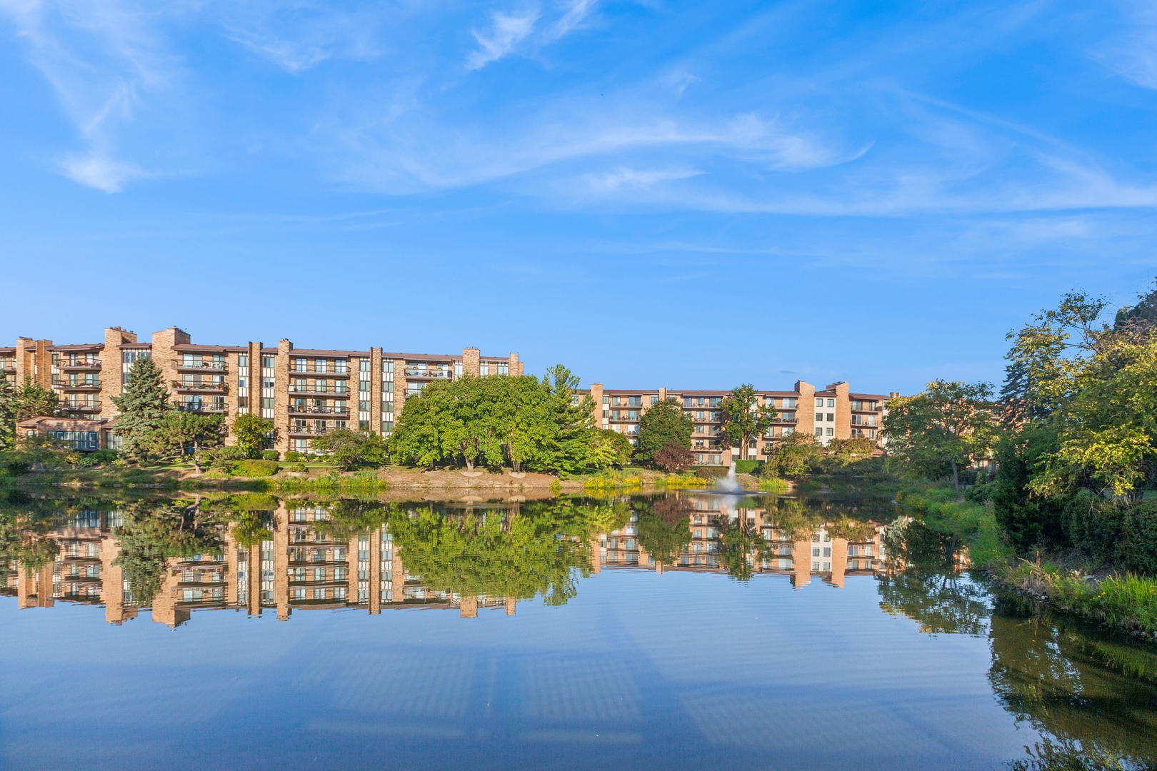 701 Lake Hinsdale Drive #309, Willowbrook, IL 60527