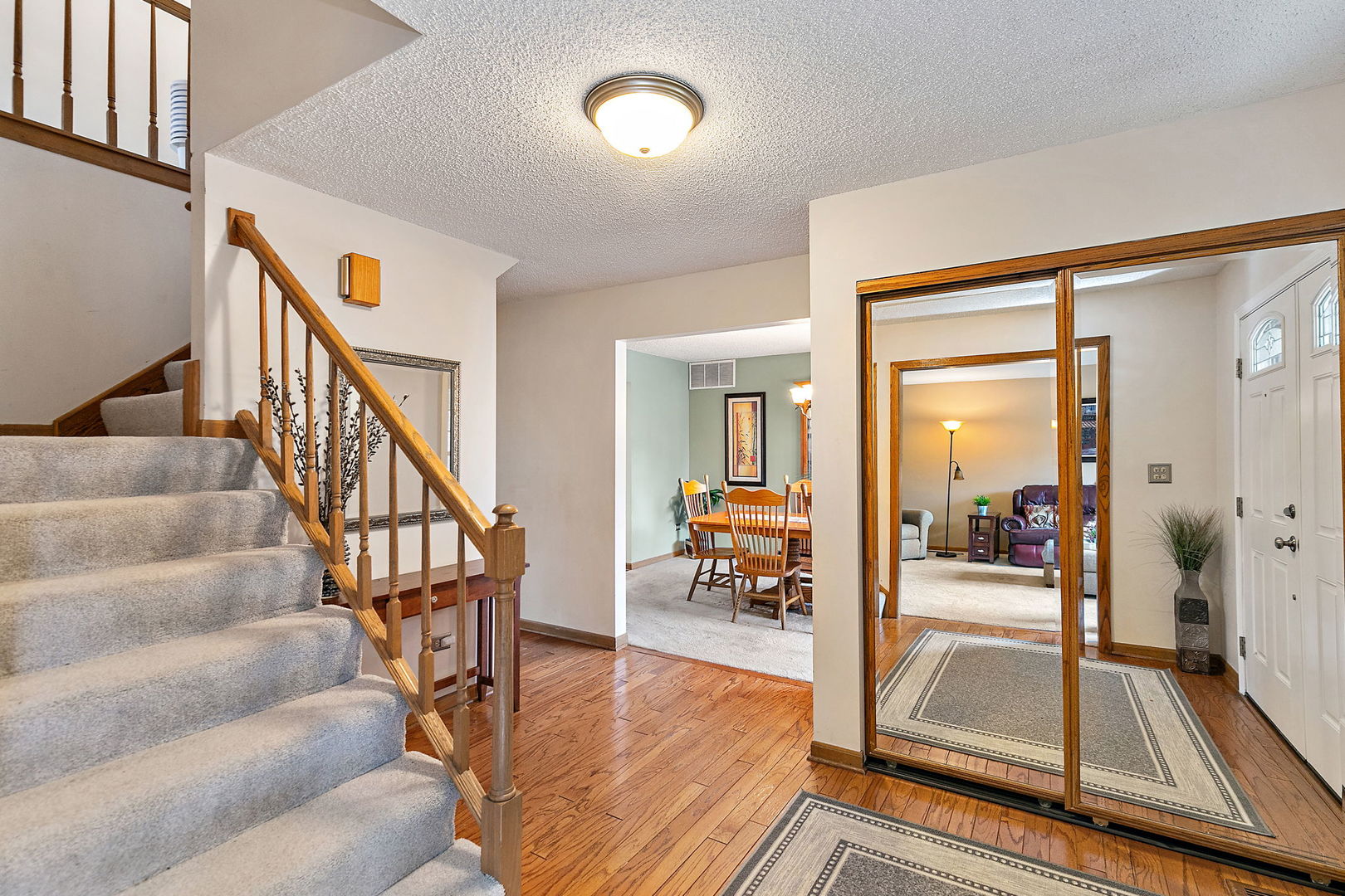 718 N Point Drive, Schaumburg, IL 60193