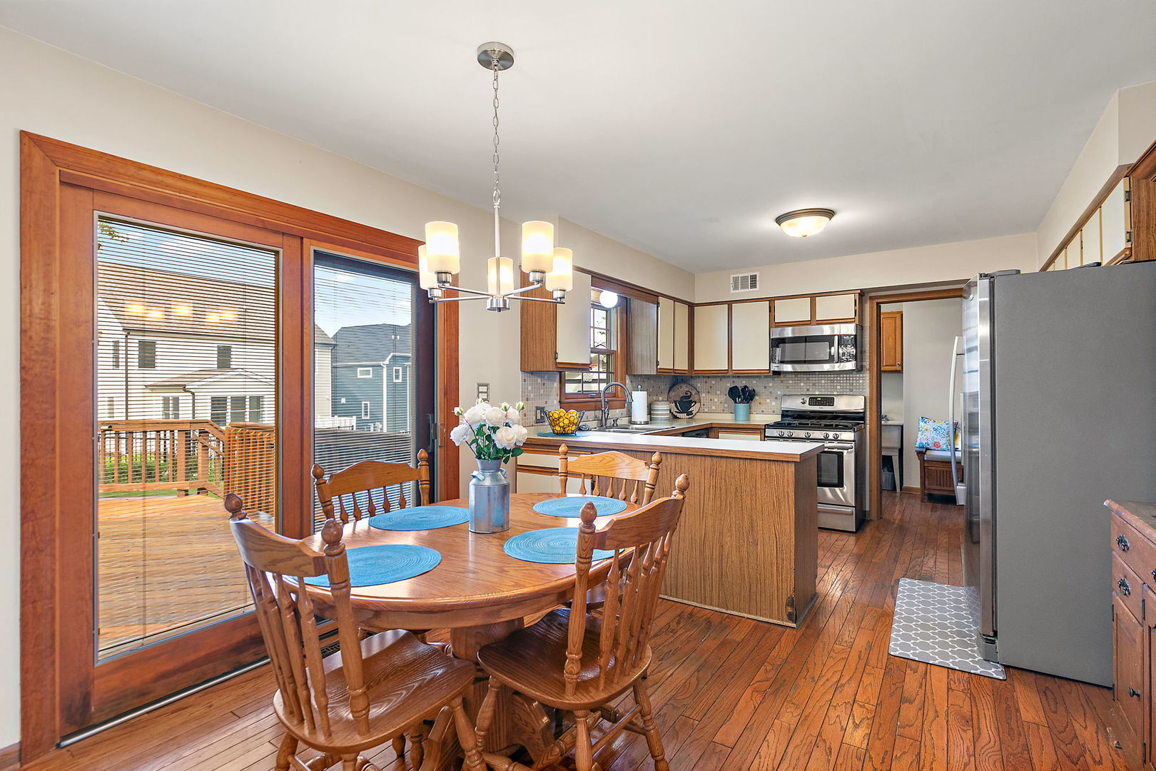 718 N Point Drive, Schaumburg, IL 60193