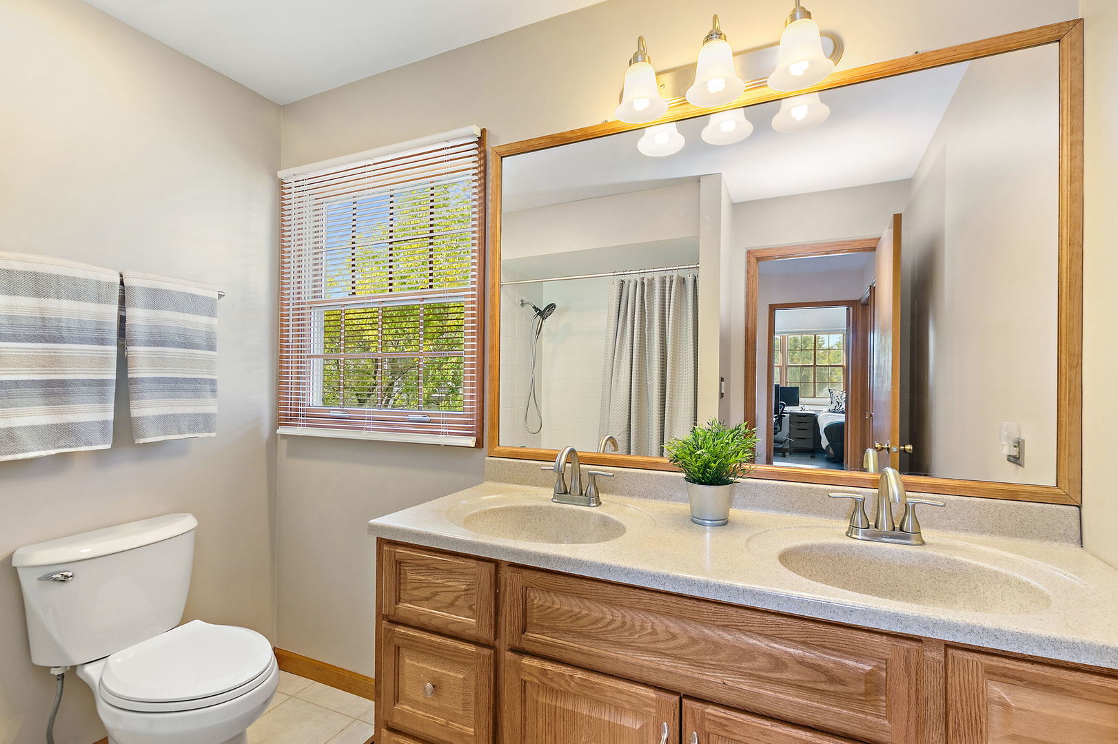718 N Point Drive, Schaumburg, IL 60193