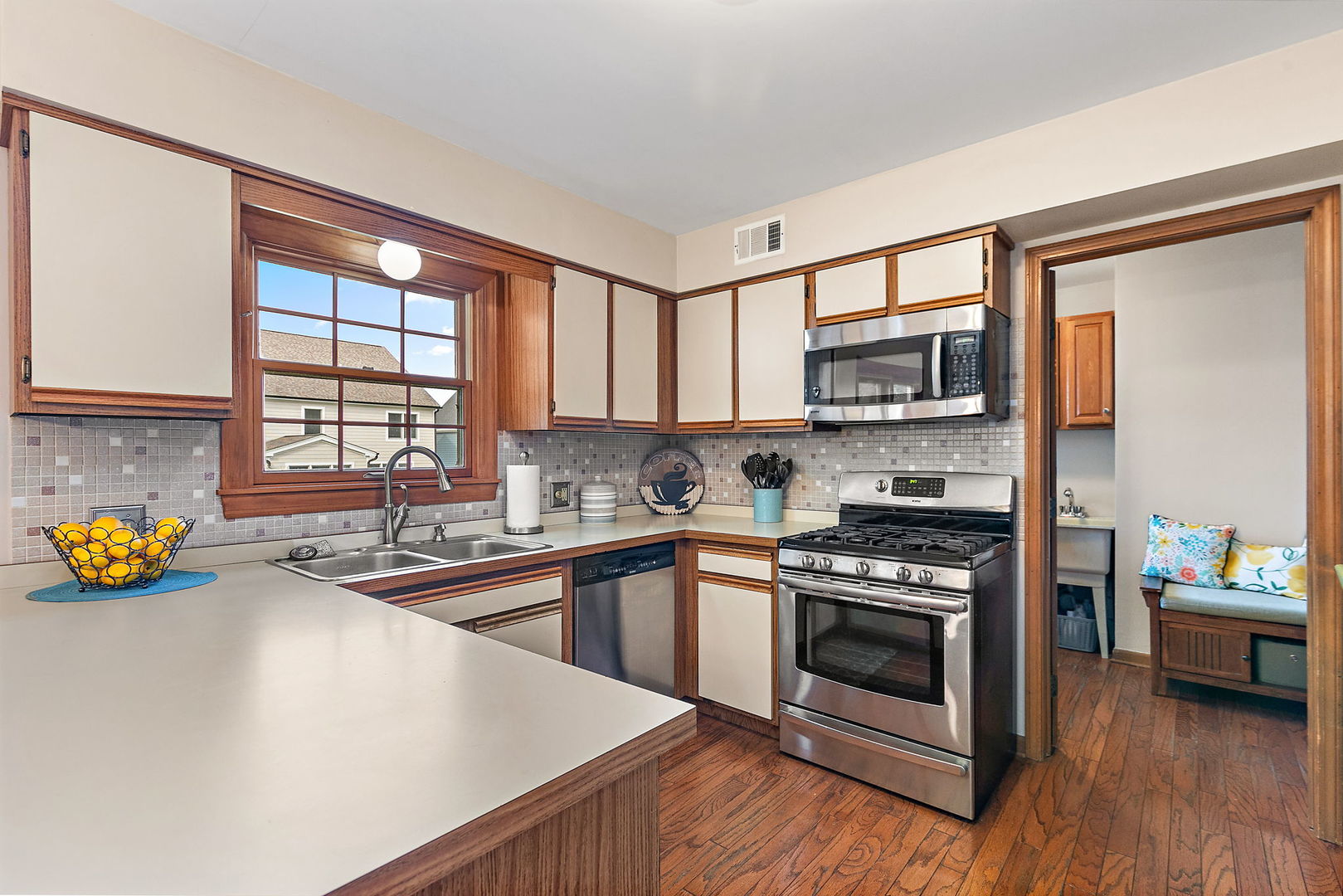 718 N Point Drive, Schaumburg, IL 60193