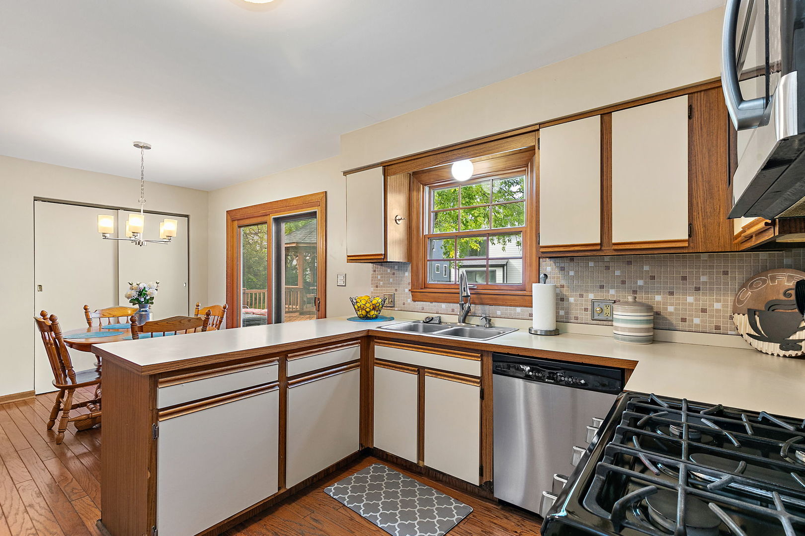718 N Point Drive, Schaumburg, IL 60193