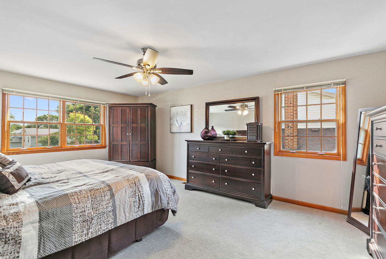 718 N Point Drive, Schaumburg, IL 60193