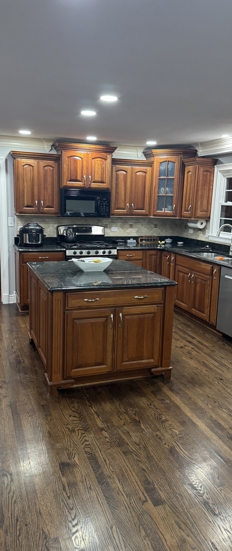 1645 Burning Trail Court, Wheaton, IL 60189