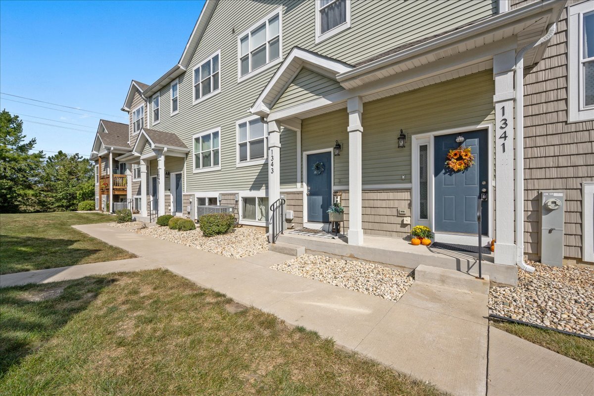 1341 Carolyn Court, Yorkville, IL 60560