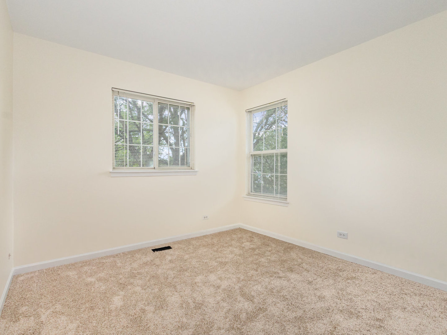 11 Lindsey Court, Bolingbrook, IL 60440