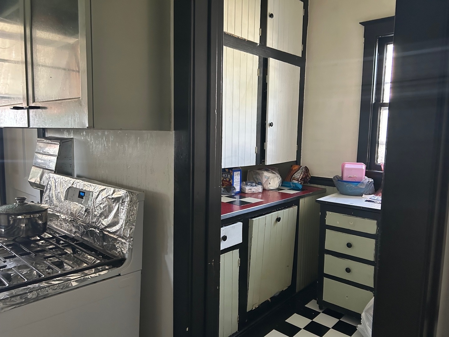 214 College Avenue, DeKalb, IL 60115