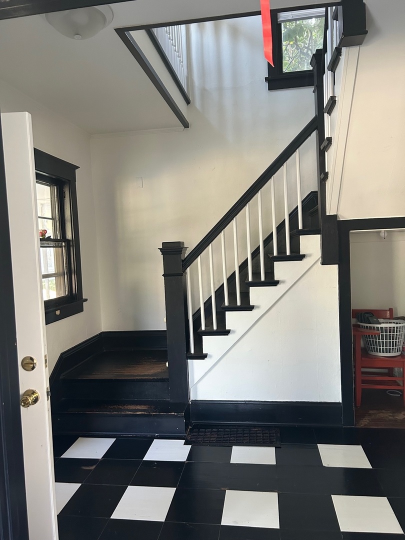 214 College Avenue, DeKalb, IL 60115