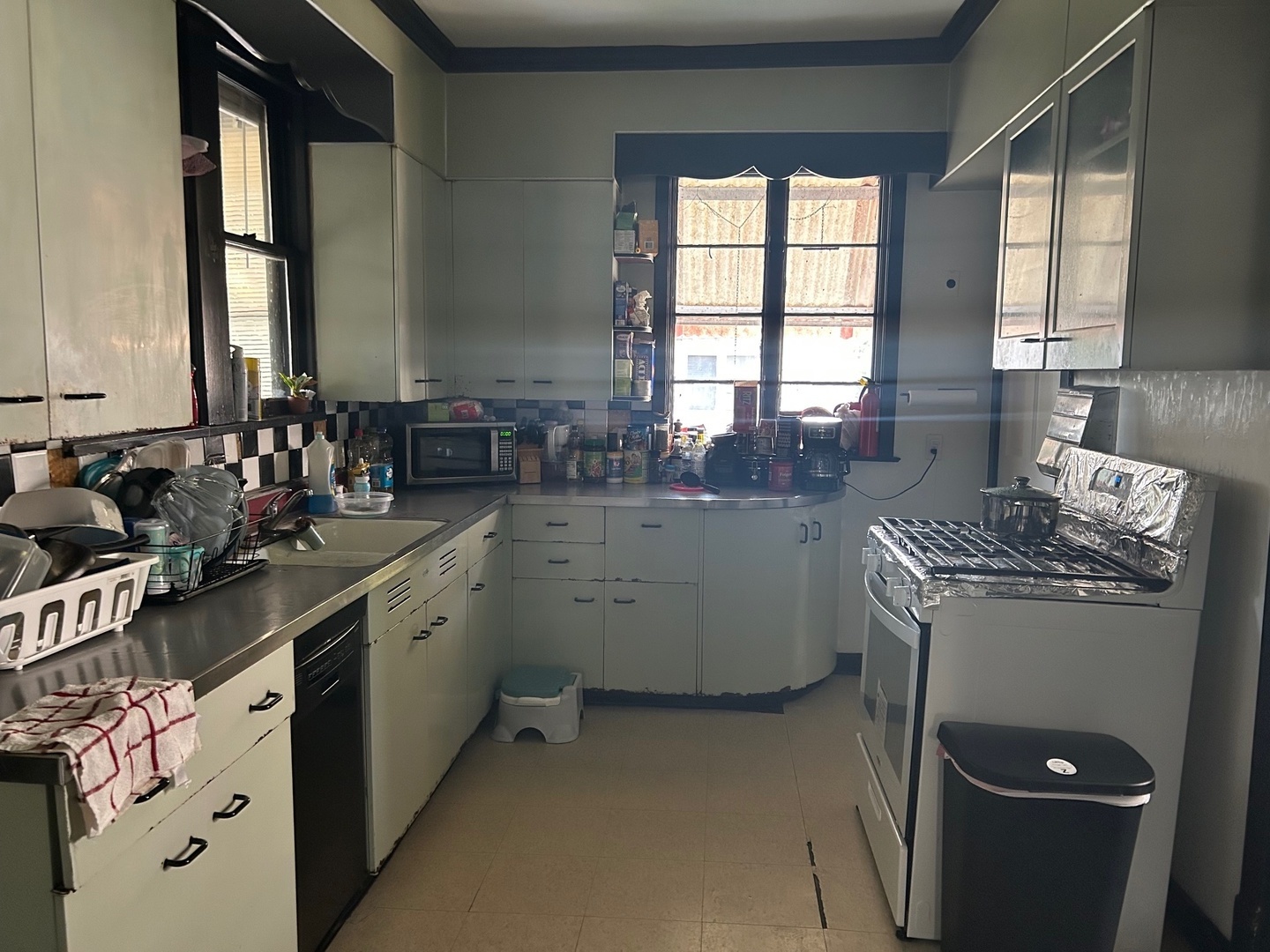 214 College Avenue, DeKalb, IL 60115