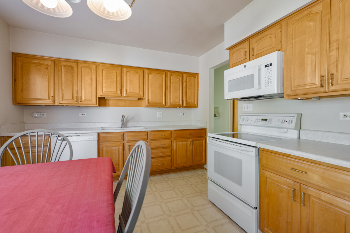 522 Edgewood Lane, Elk Grove Village, IL 60007