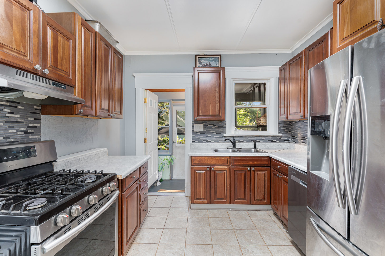 850 W Galena Boulevard, Aurora, IL 60506