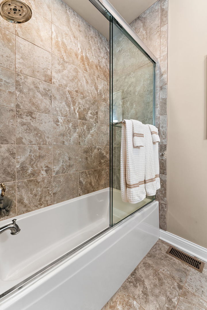 1106 Kensington Court, Schererville, IN 46375