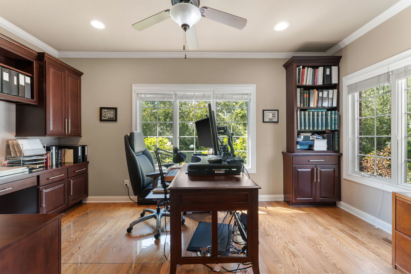 1106 Kensington Court, Schererville, IN 46375