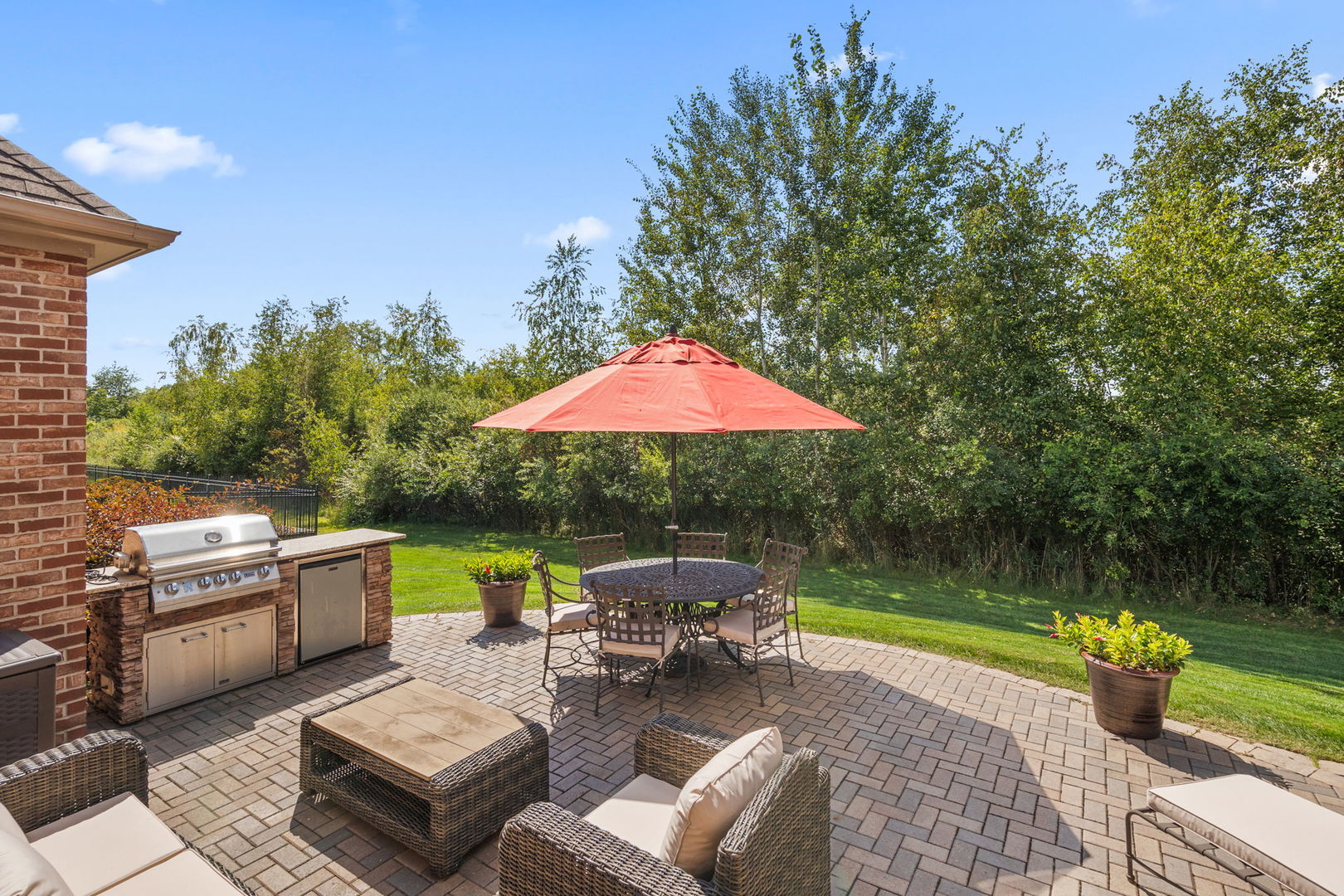 1106 Kensington Court, Schererville, IN 46375