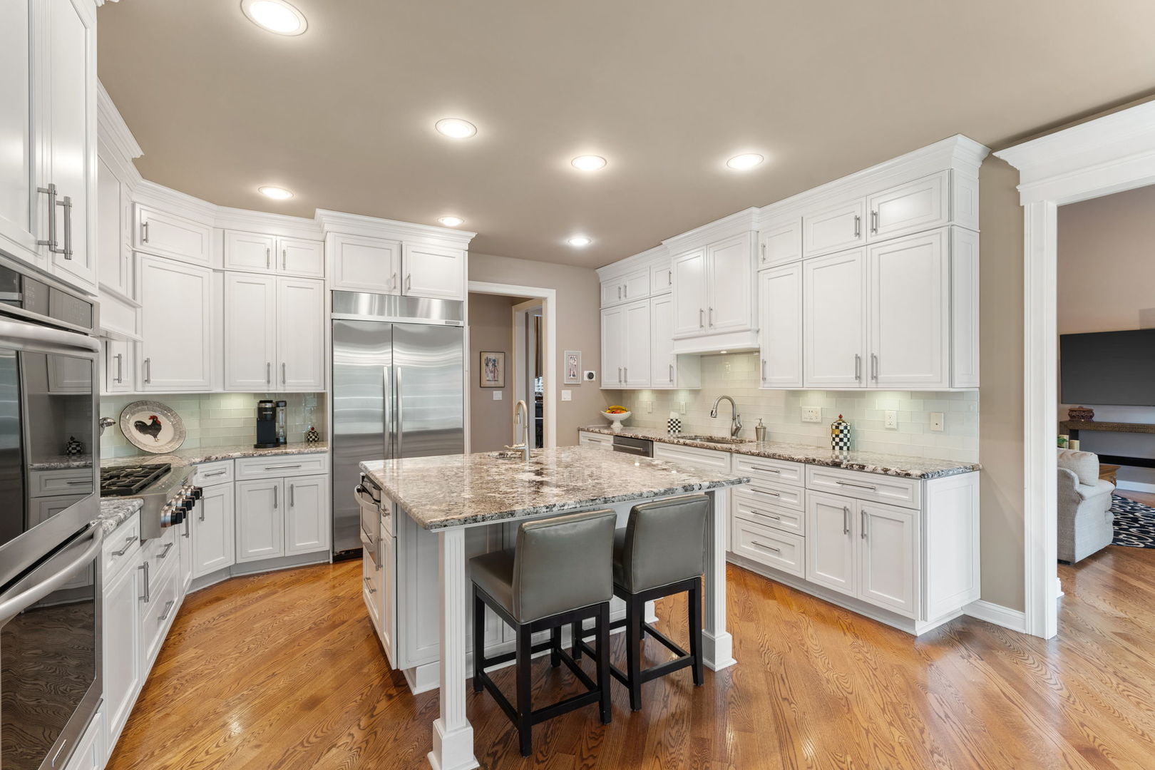 1106 Kensington Court, Schererville, IN 46375
